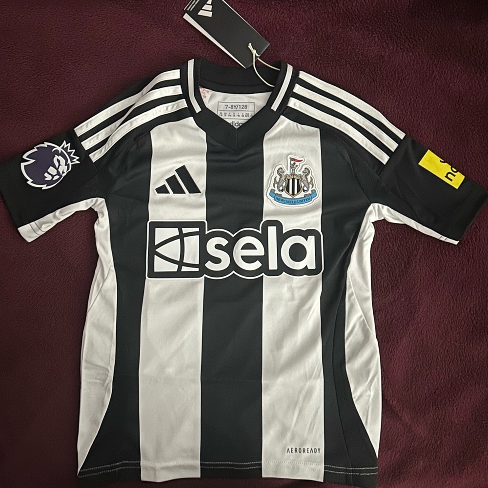 BNWT Newcastle United Football Club 24/25 kids jersey
